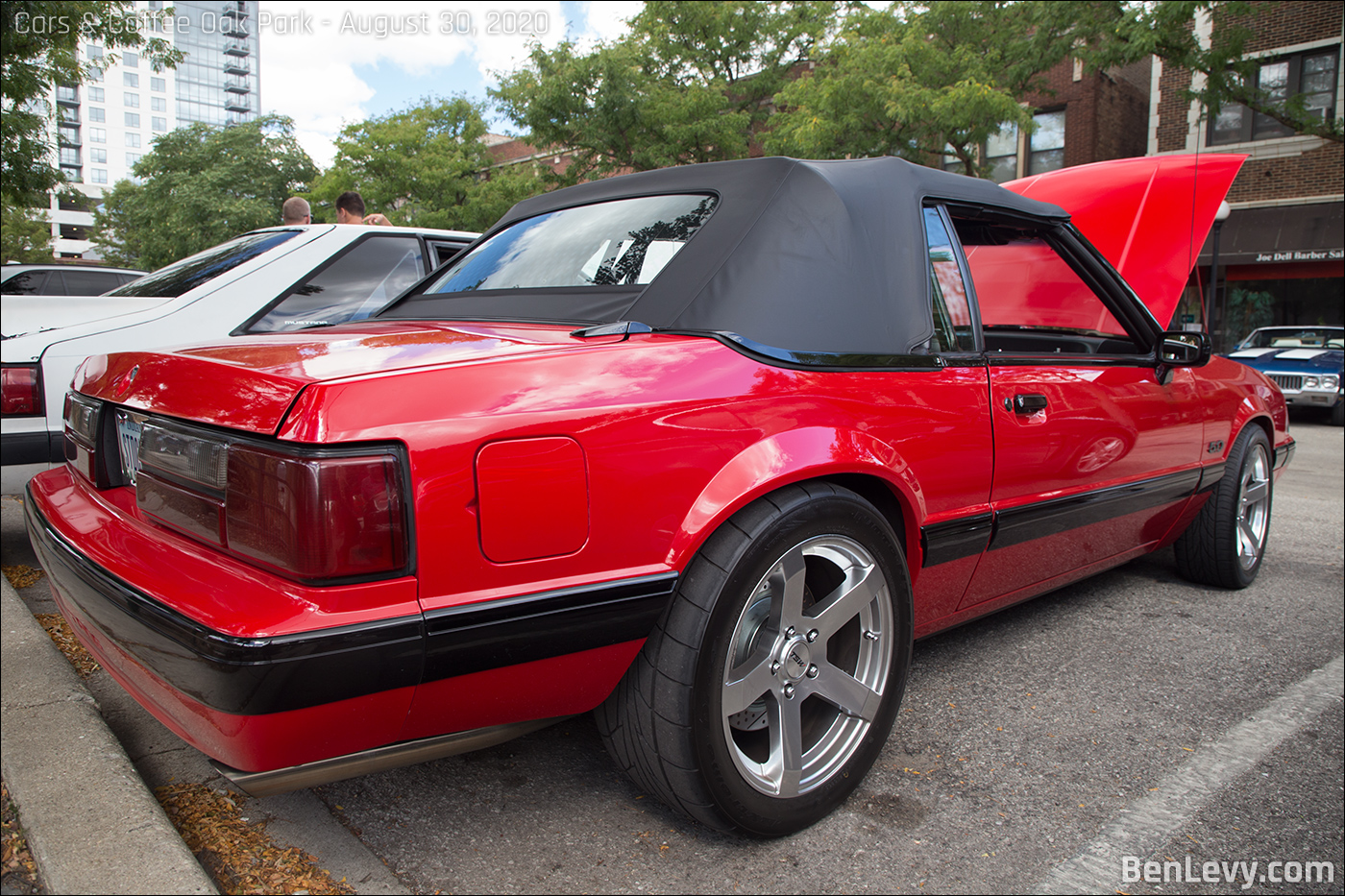 Red Ford Mustang 5.0