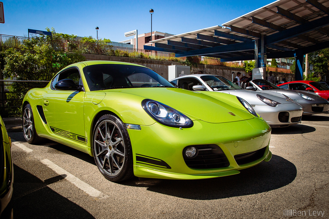 Green Porsche Cayman R in Oak Park