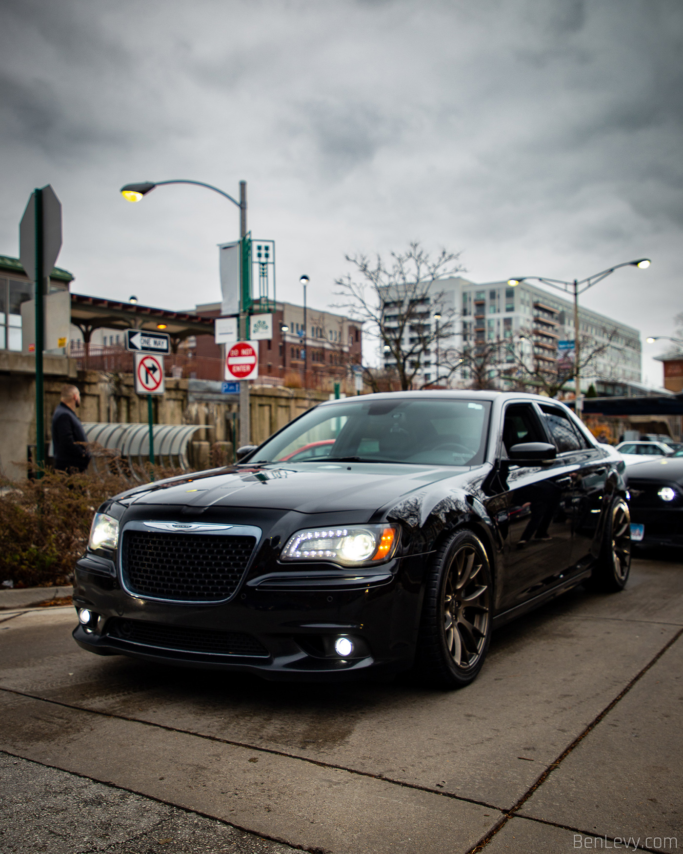 Black Chrysler 300 SRT at 2021 Rally to the Rock