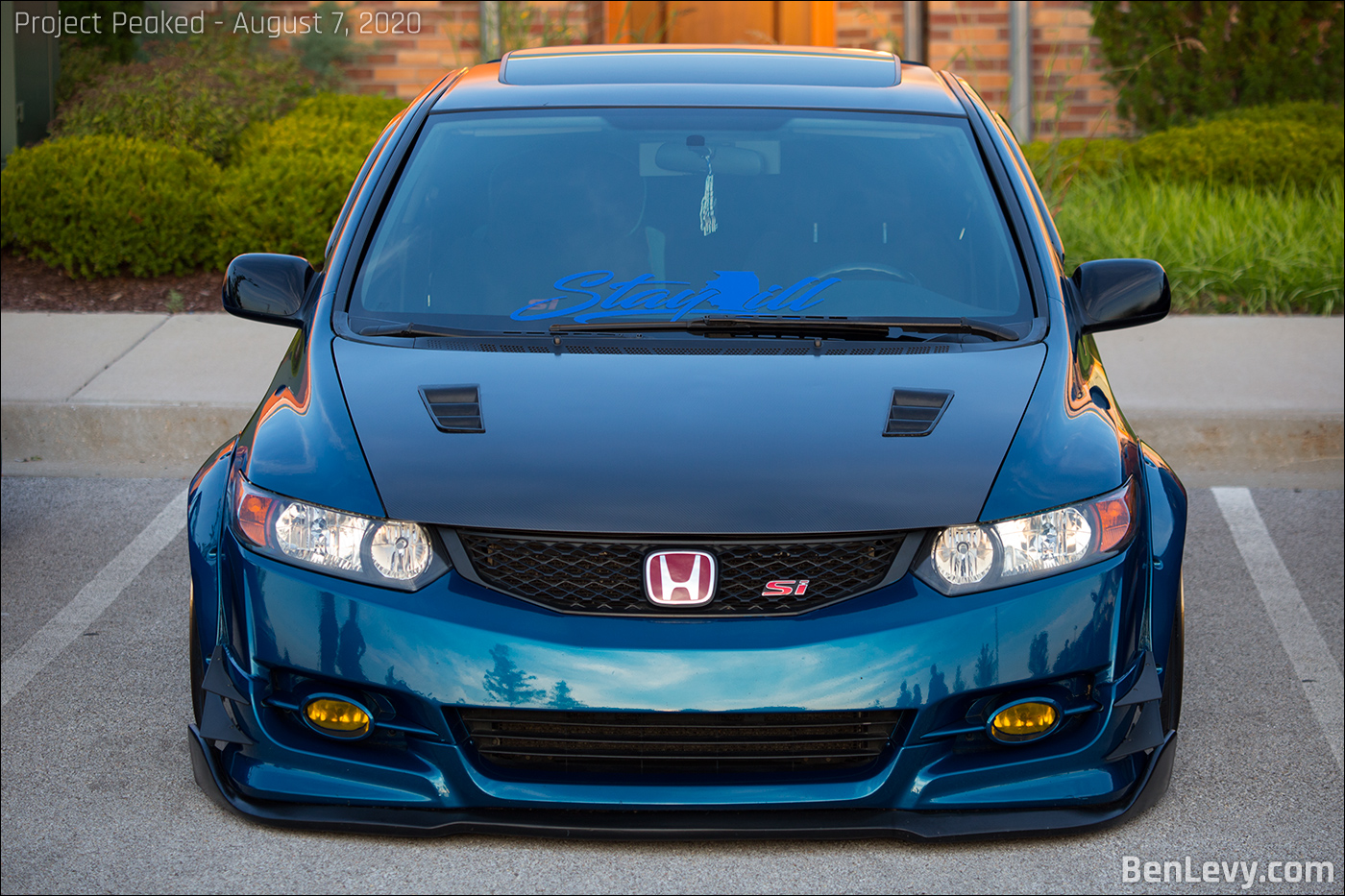 Front shot of Blue Honda Civic Si coupe