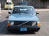 Front of Volvo 242 DL