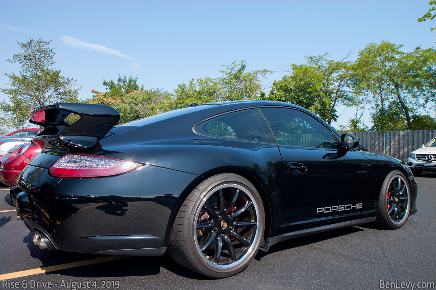Black Porsche 911 Carrera GTS