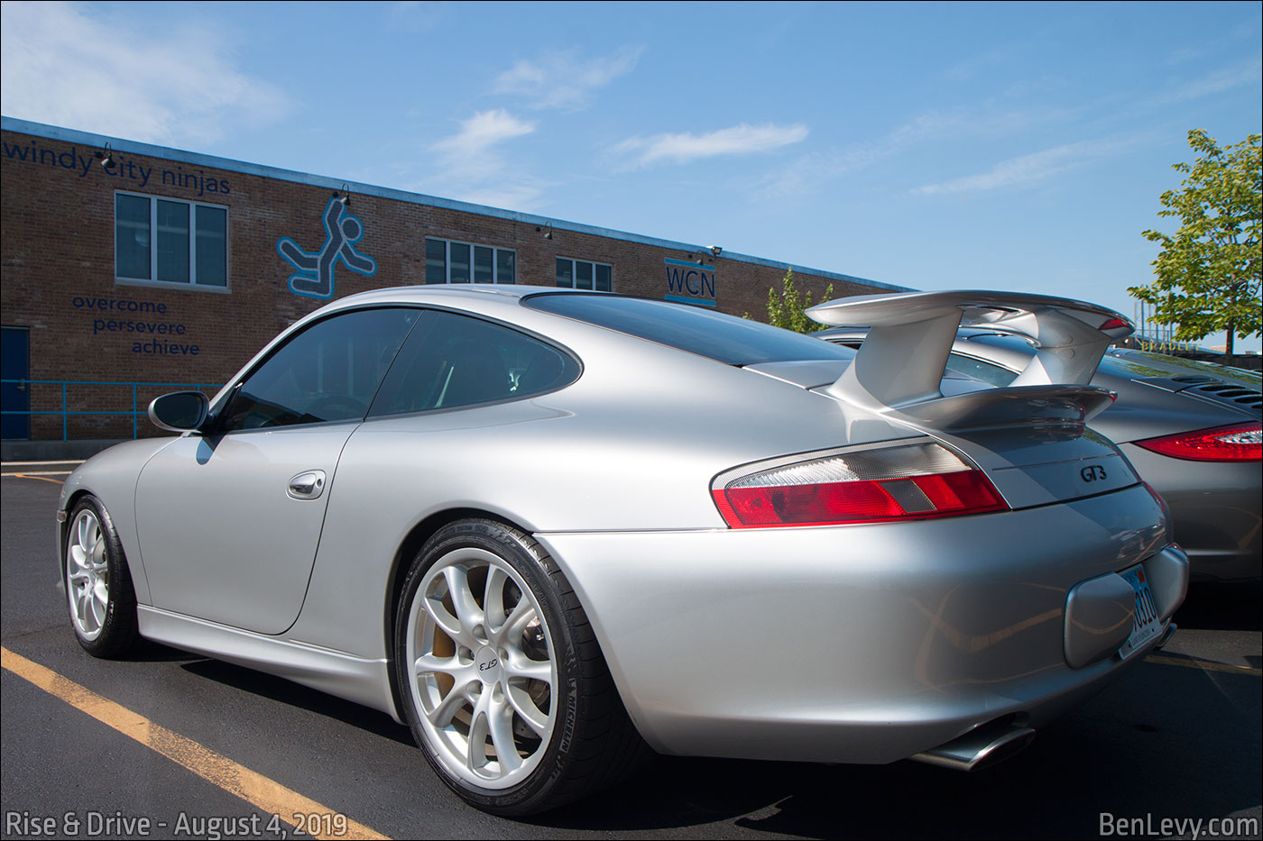 Silver Porsche 911 GT3