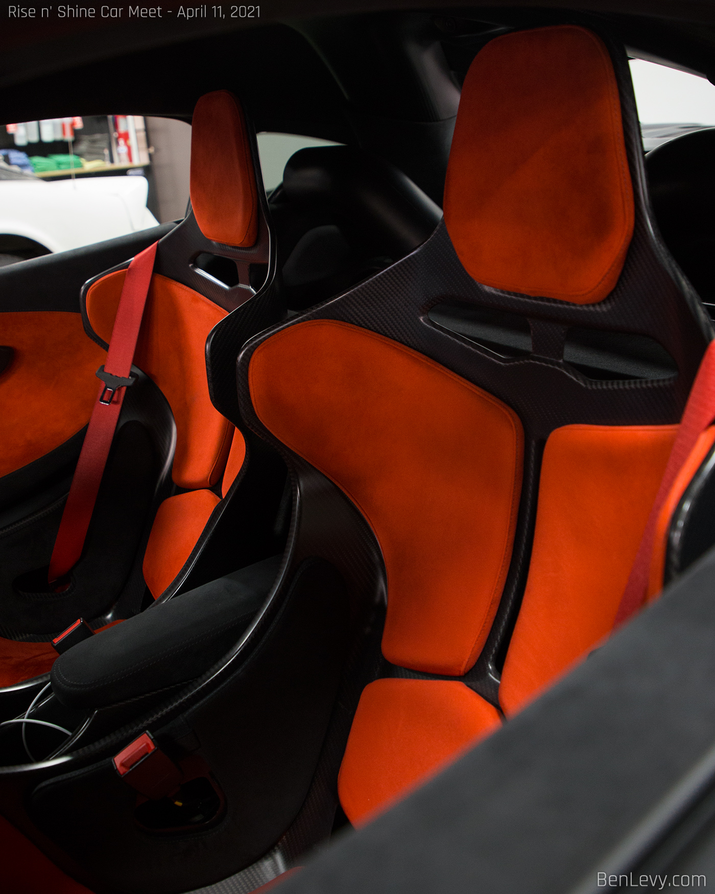 Carbon Fiber Seats in McLaren 600LT