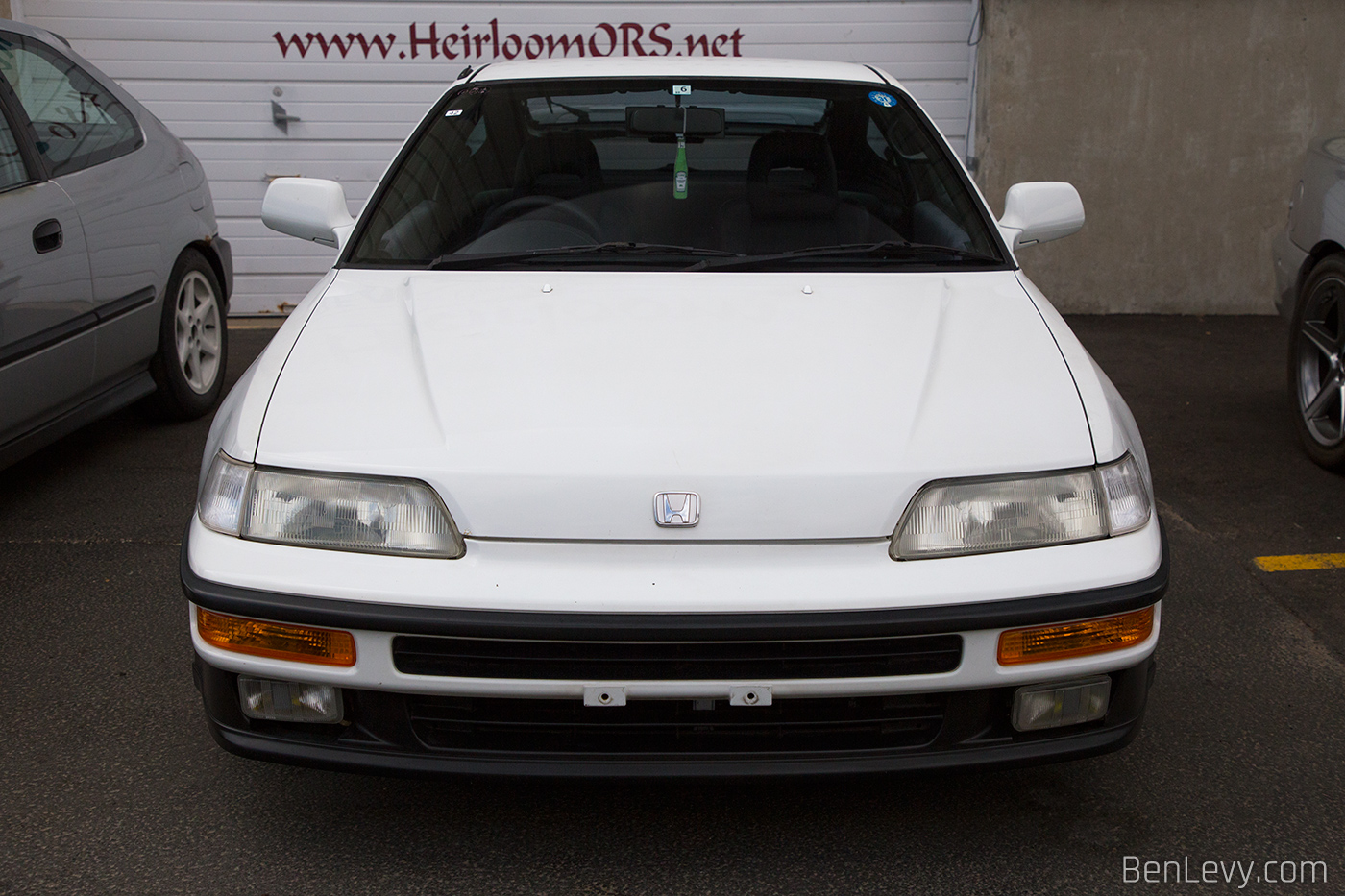 Front of White Honda CR-X SiR