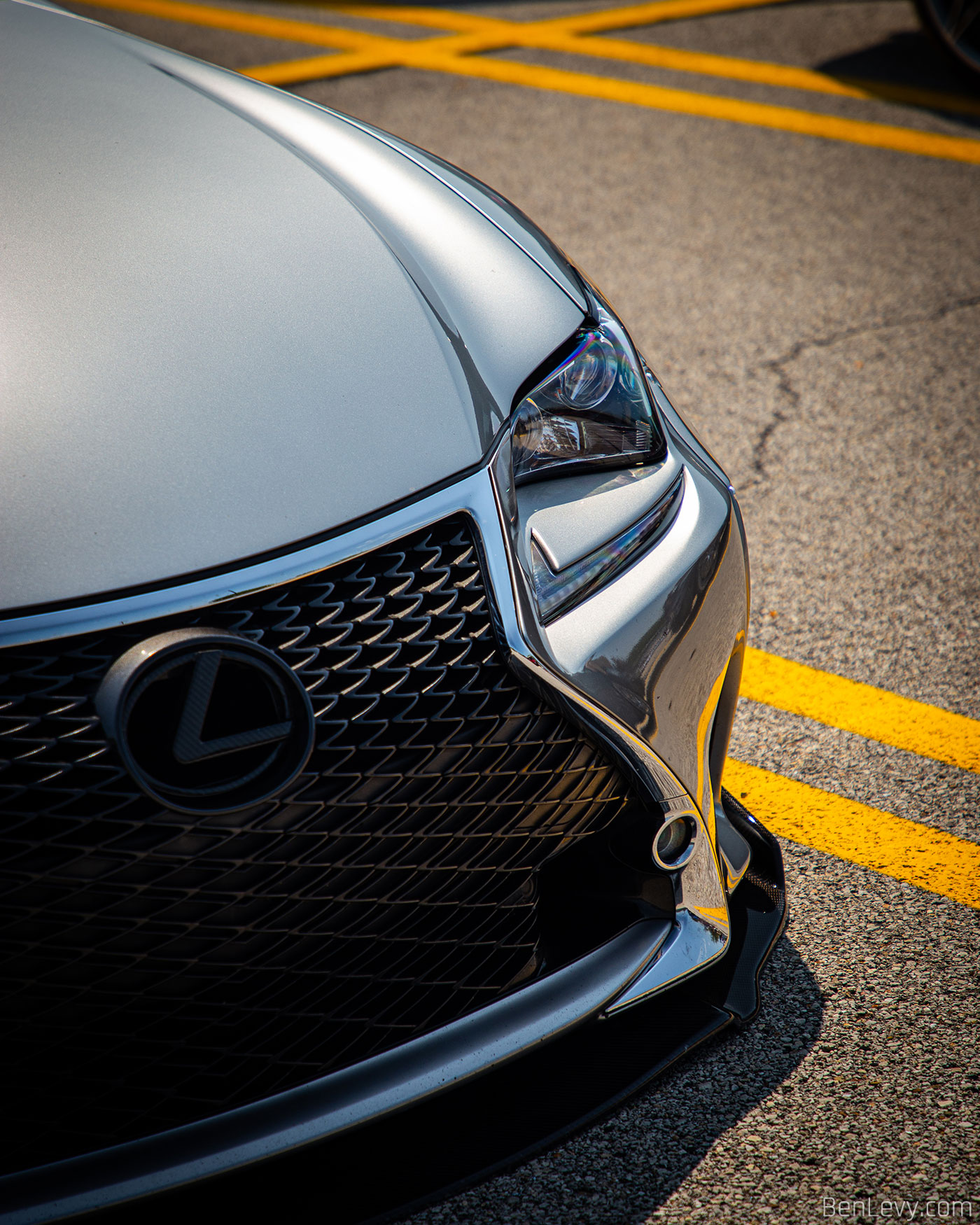Grill and Headlight of Lexus RC350