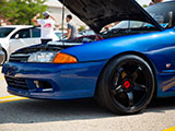 Black GMR-04 Wheels on Blue Nissan R32