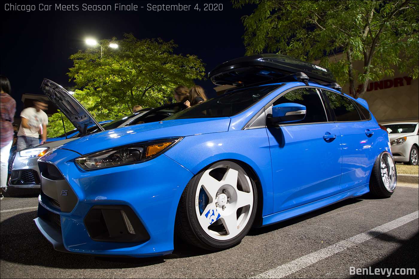 Blue Ford Focus RS with Fifteen52 Tarmac wheels