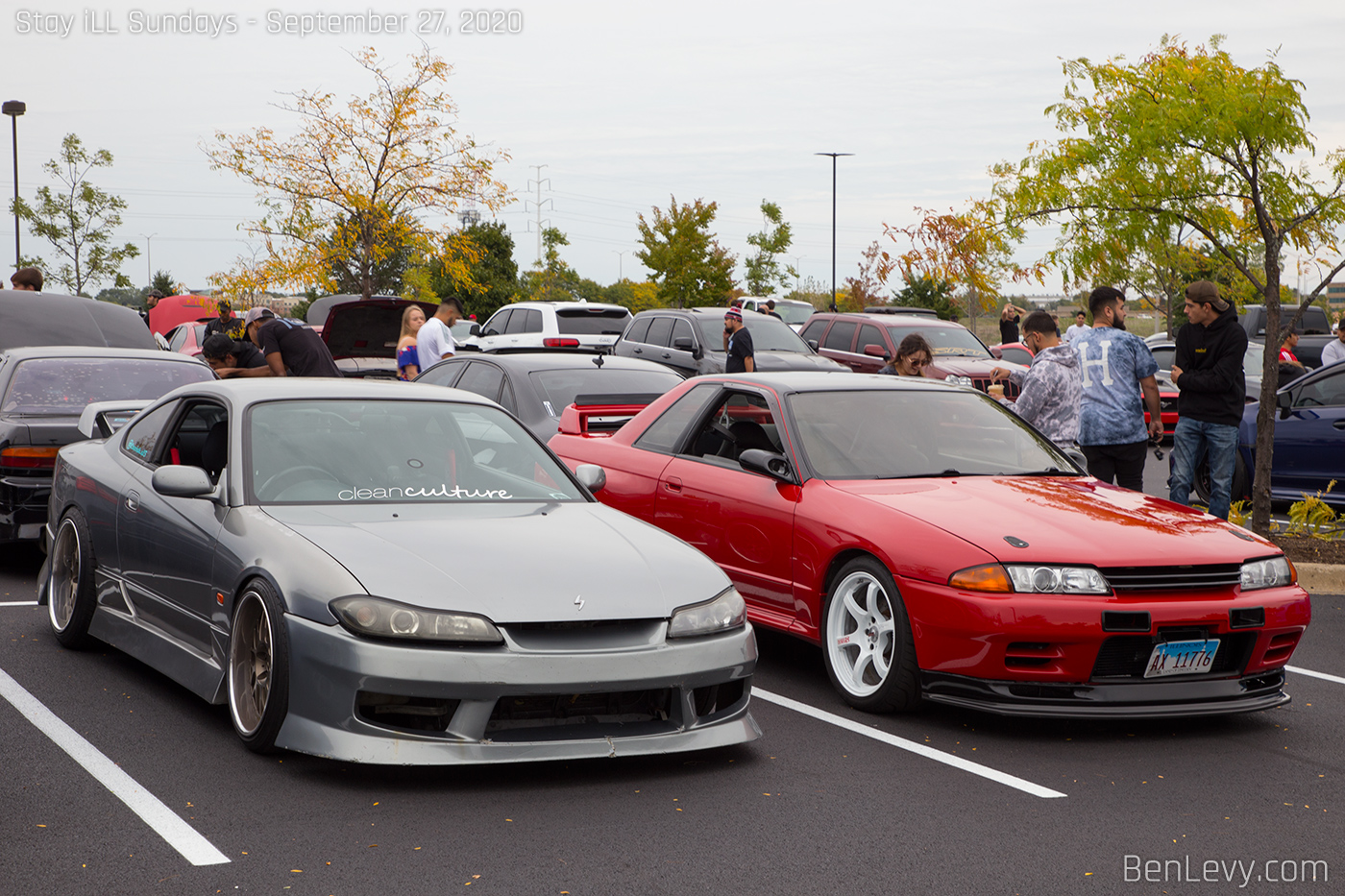 Silver S15 Silvia and Red R32 Skyline
