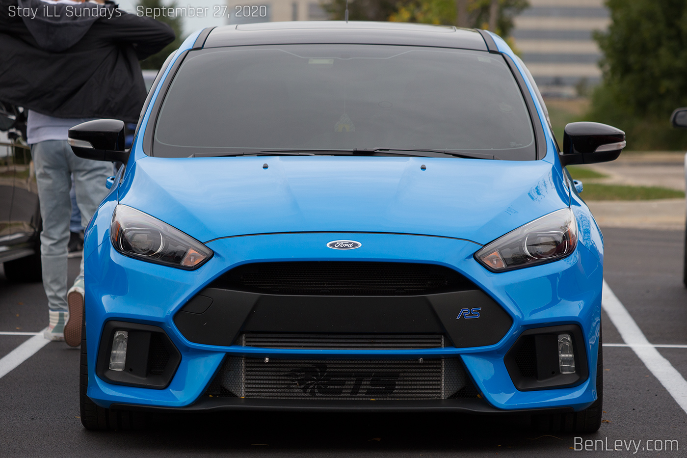 Front of a Nitrous Blue Ford Focus RS