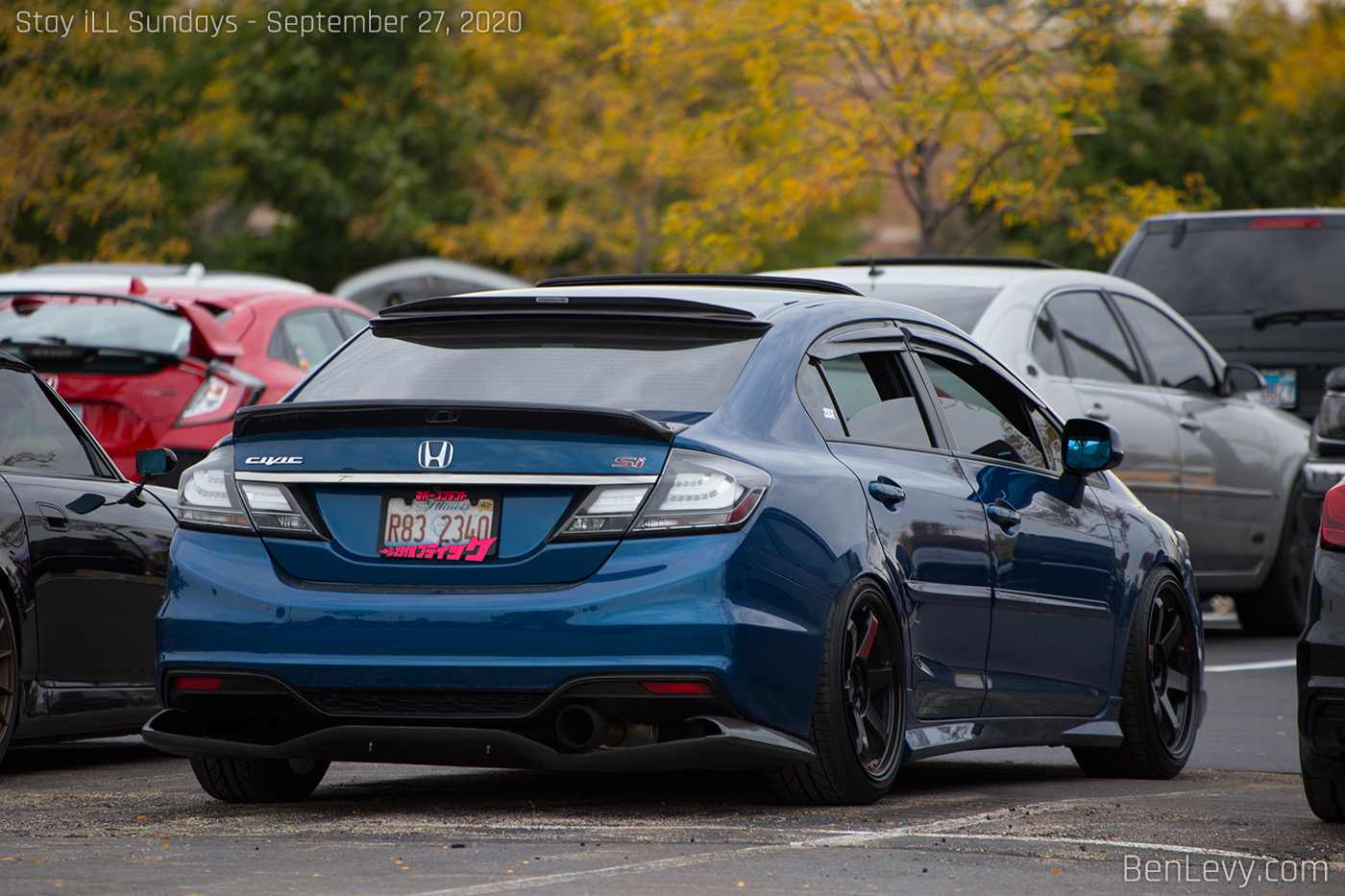 Blue Civic Si with clear tails