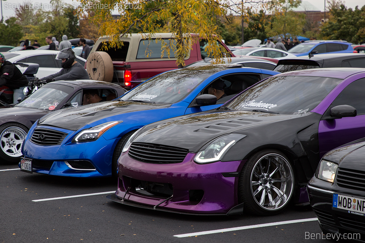 Blue and Purple Infiniti Coupes
