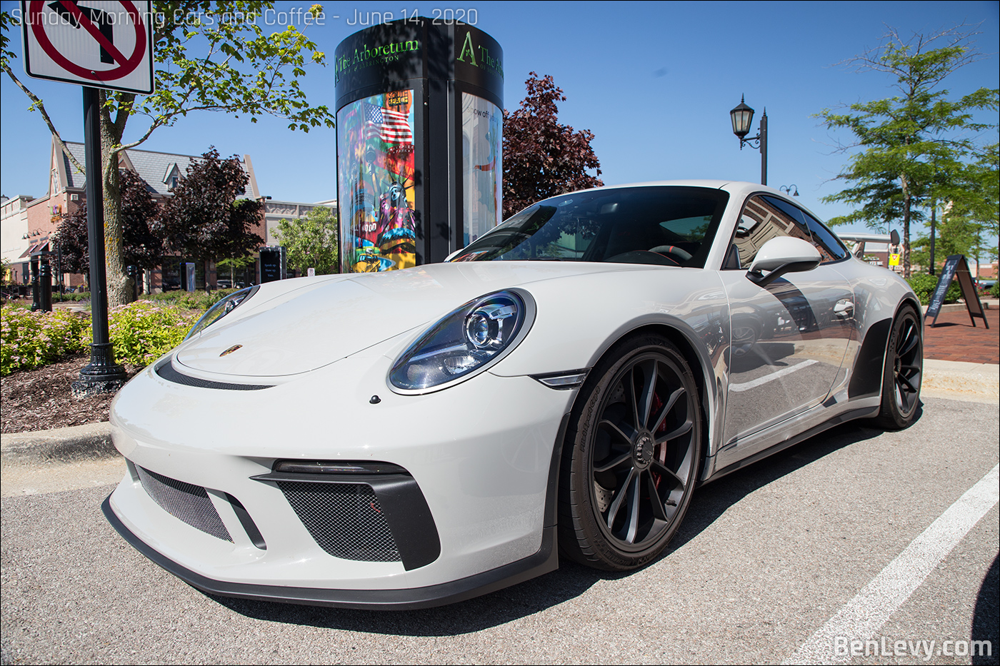 Grey Porsche 911 GT3
