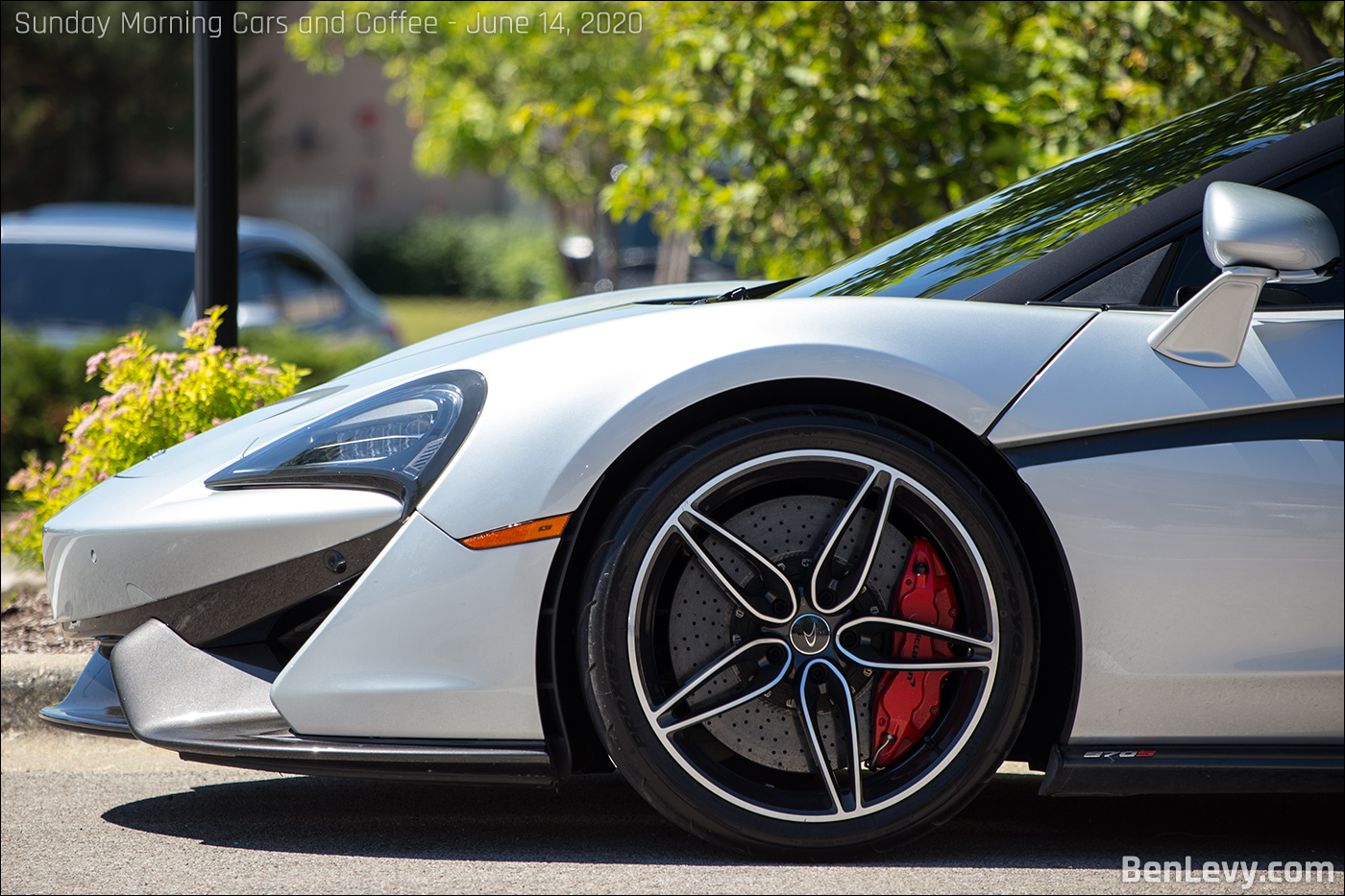 Five-spoke wheel on McLaren 570S