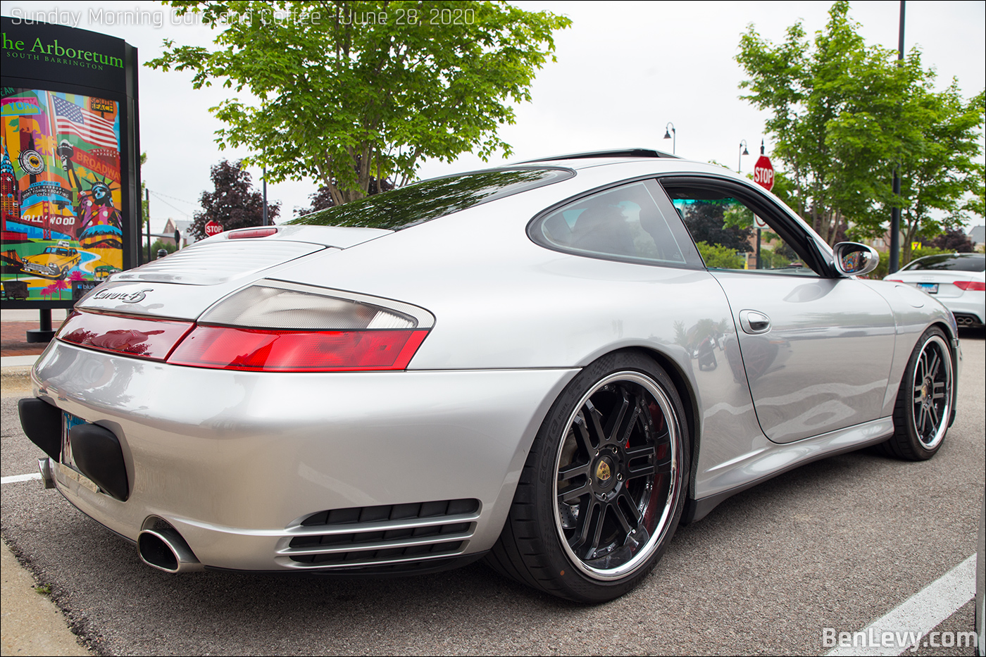 Silver Porsche 996 Carrera 4S