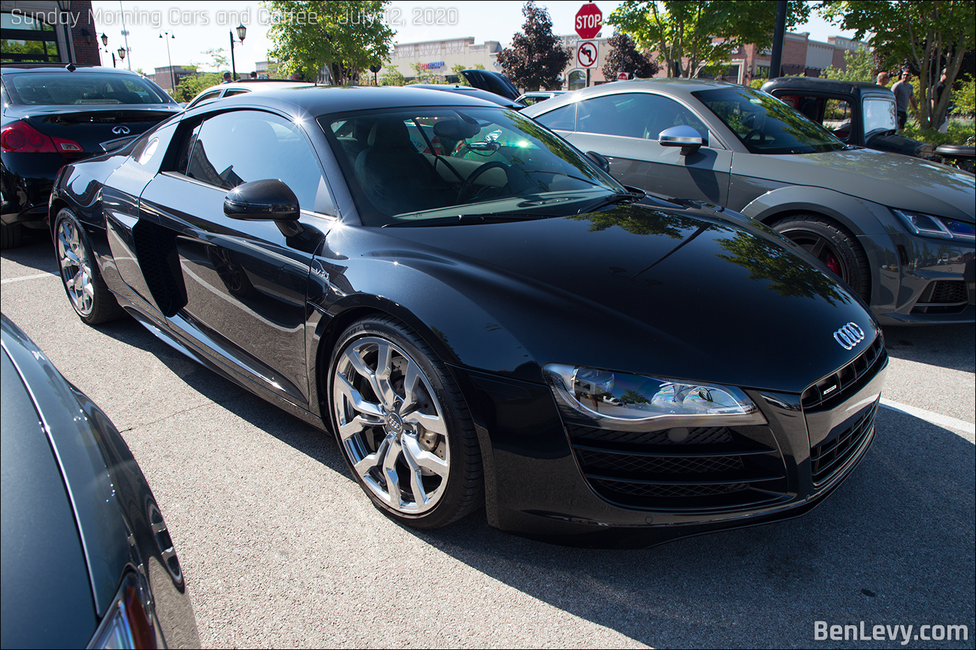 Black Audi R8 V10