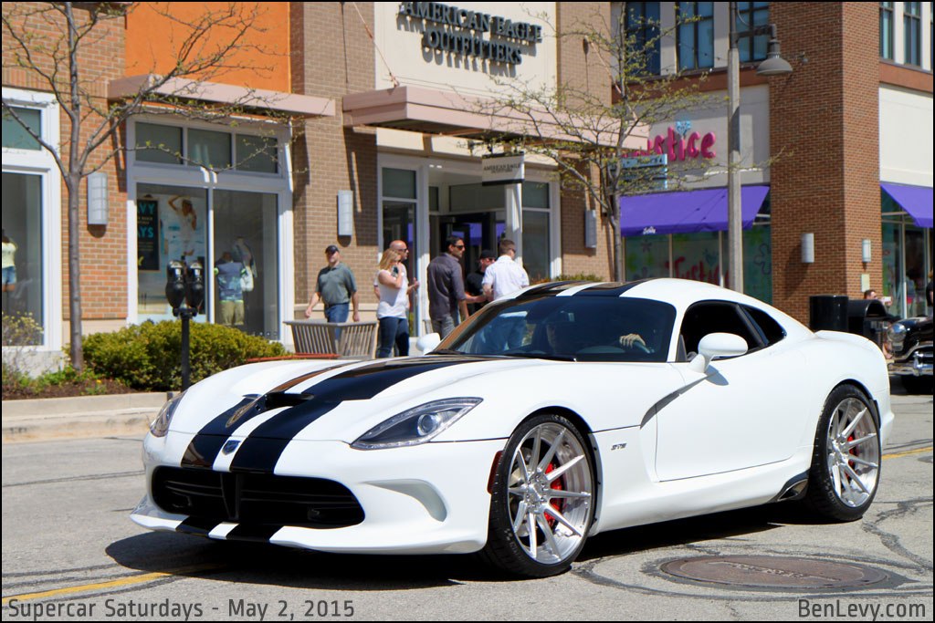 White SRT Viper GTS