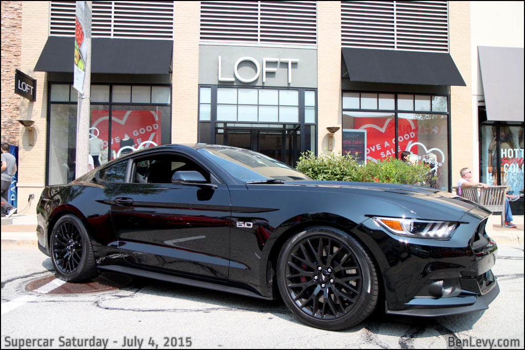 Black Ford Mustang GT 5.0
