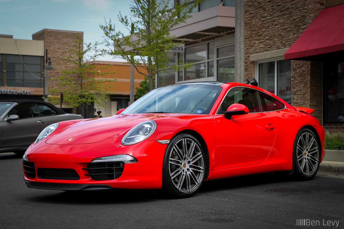 Red Porsche 911
