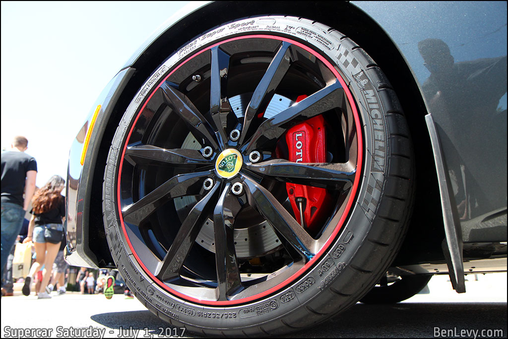 Lotus Evora wheel with black finish