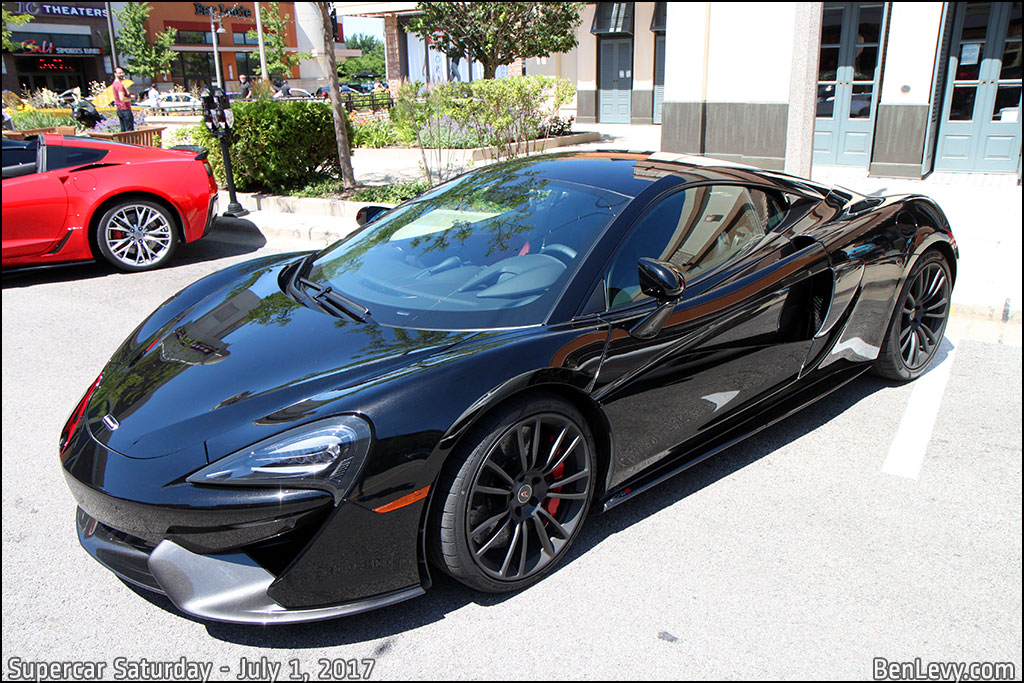 Black McLaren 570S