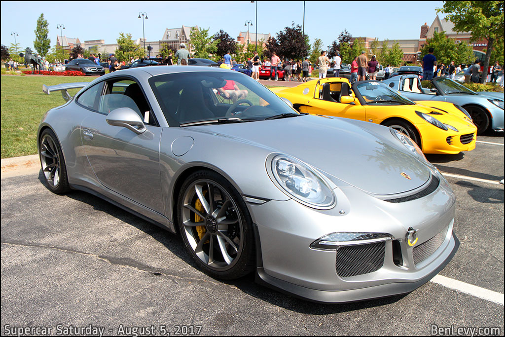 Silver Porsche 911 GT3
