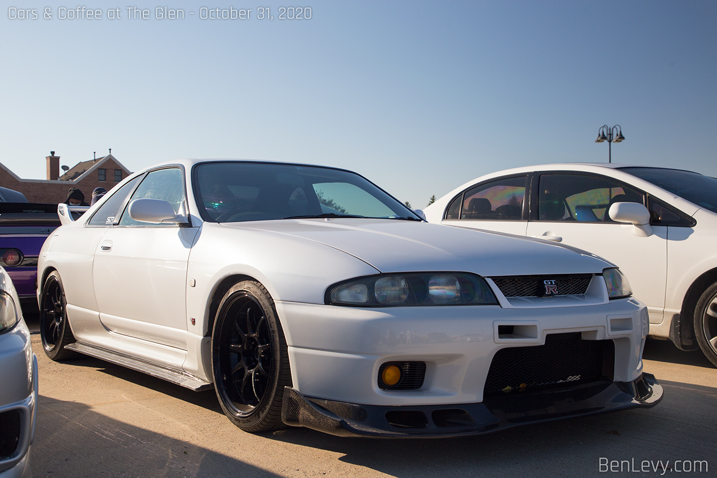 White R33 Nissan Skyline GT-R