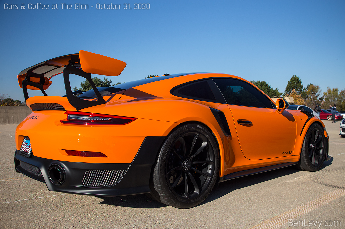 Orange Porsche 911 GT2 RS