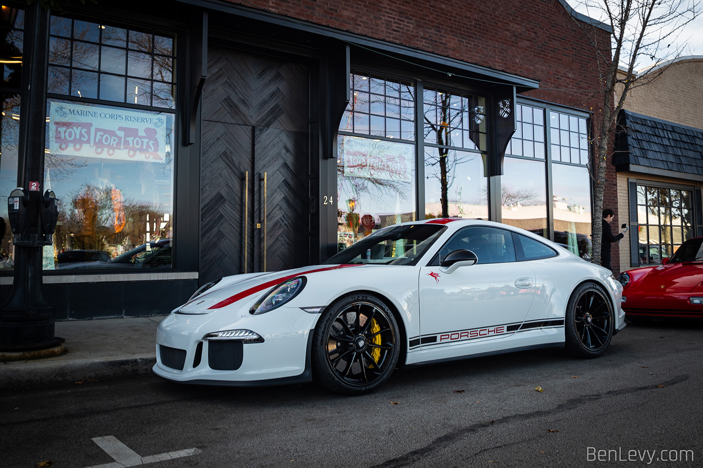 White Porsche 911 R