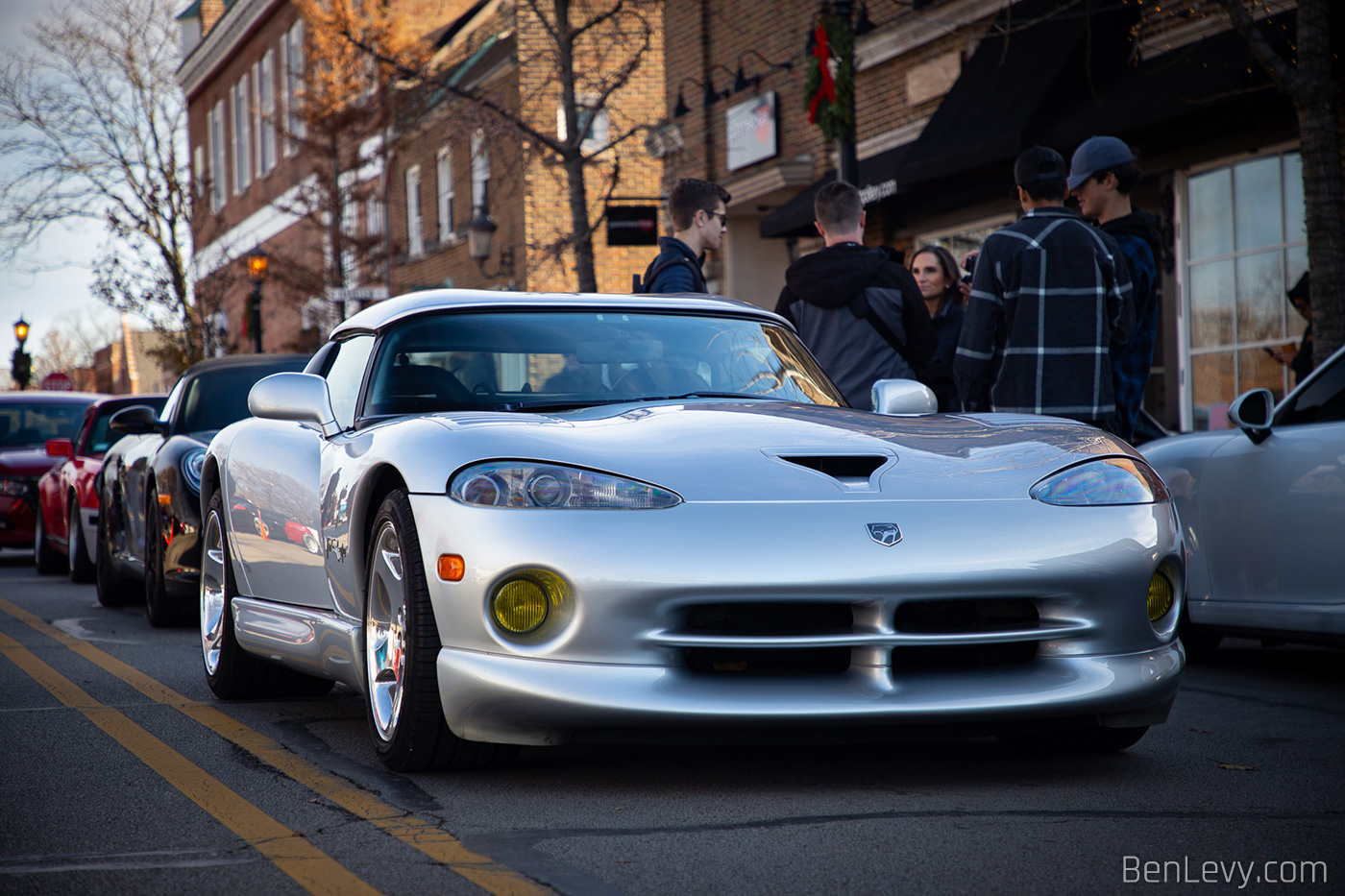 Front of Silver Dodge Viper RT/10