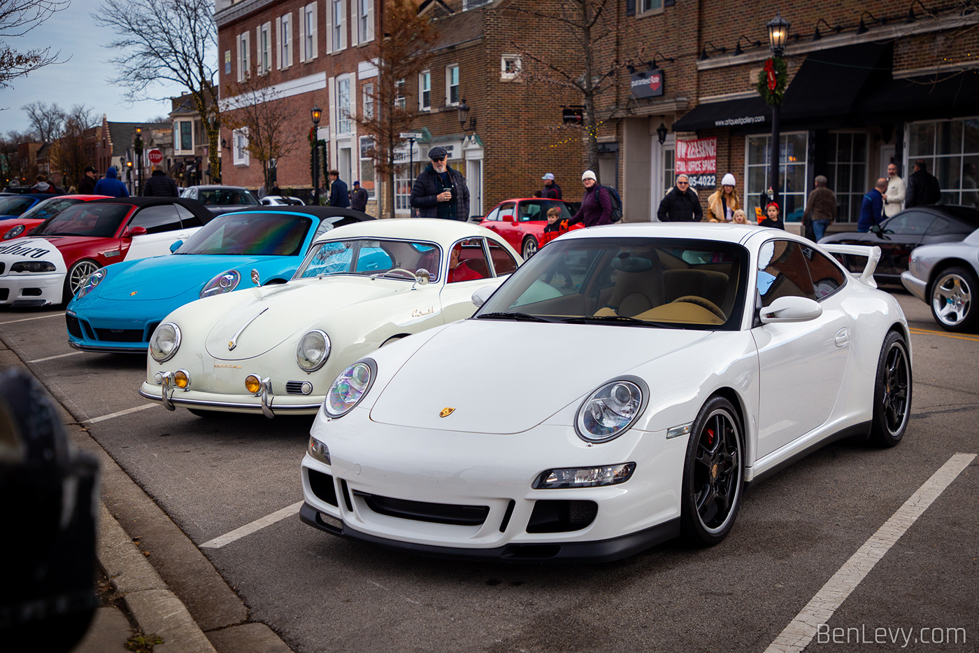 Porsches in Hinsdale for Toy Drive at Burdi Clothing