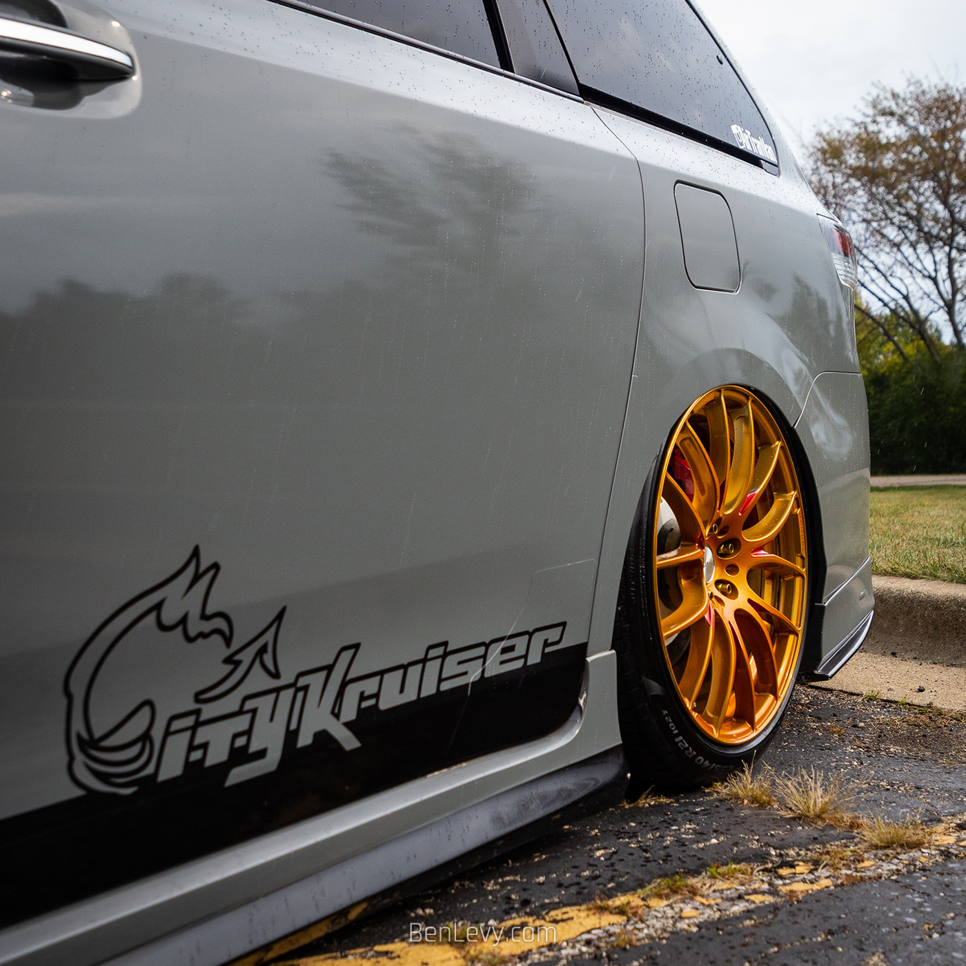 CityKruiser Decal on Grey Toyota Sienna