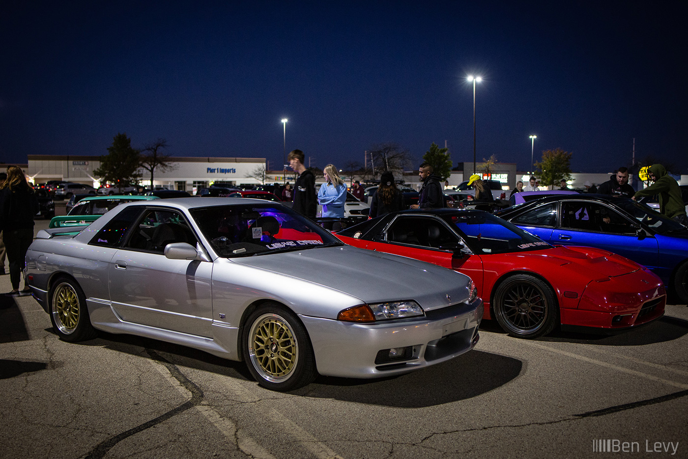 Silver Nissan Skyline and Red Acura NSX