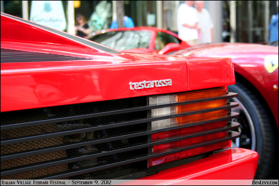 Ferrari Testarossa emblem