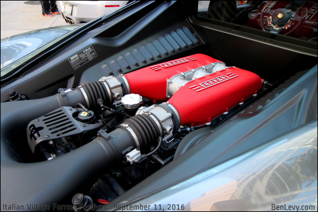 Ferrari 458 Italia engine