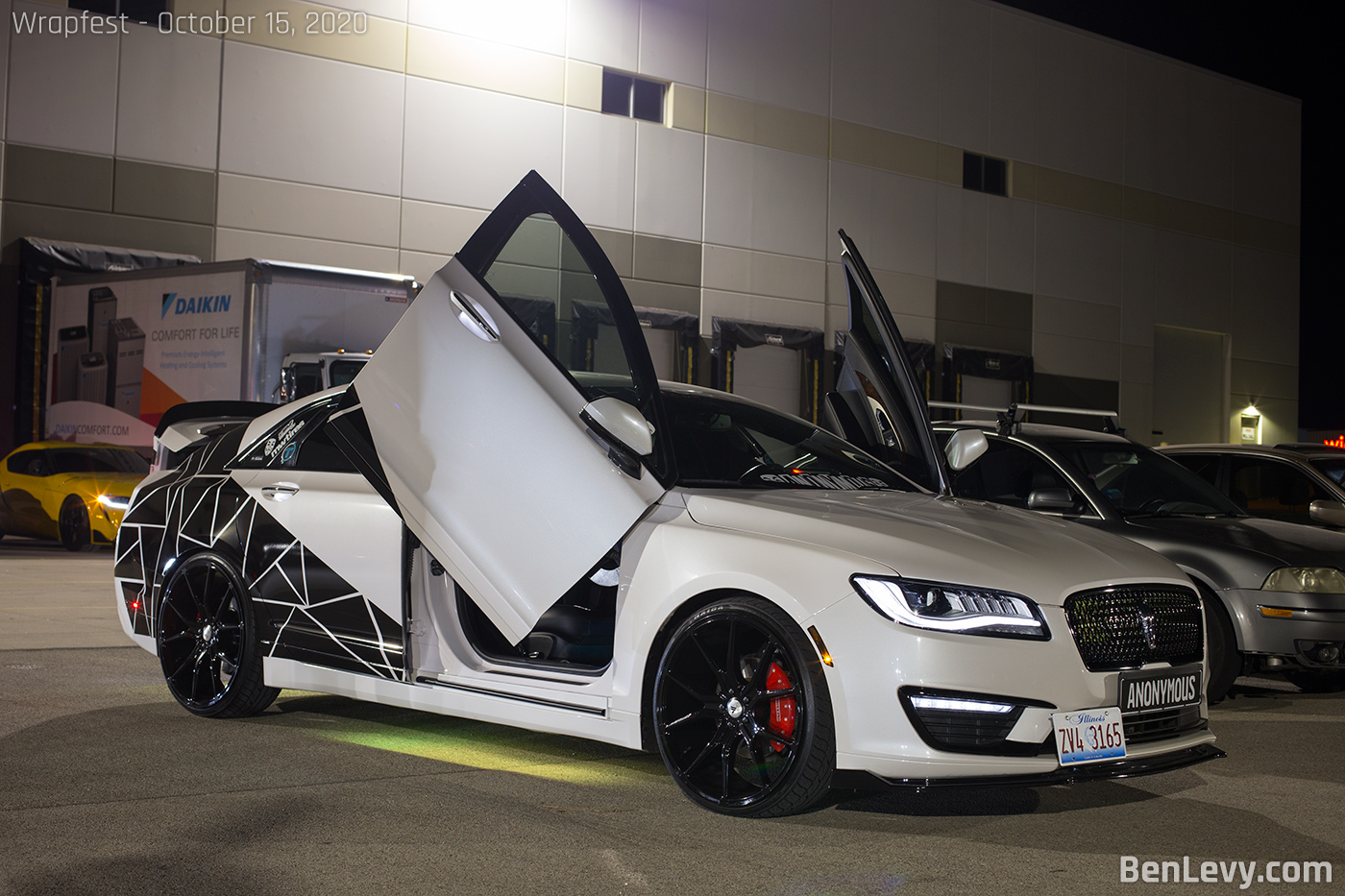 White Lincoln MKZ