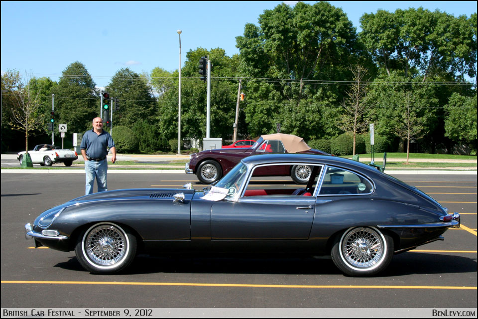 1967 Jaguar XKE 2+2 (profile)
