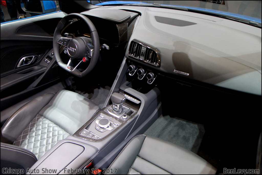 Audi R8 Spyder interior