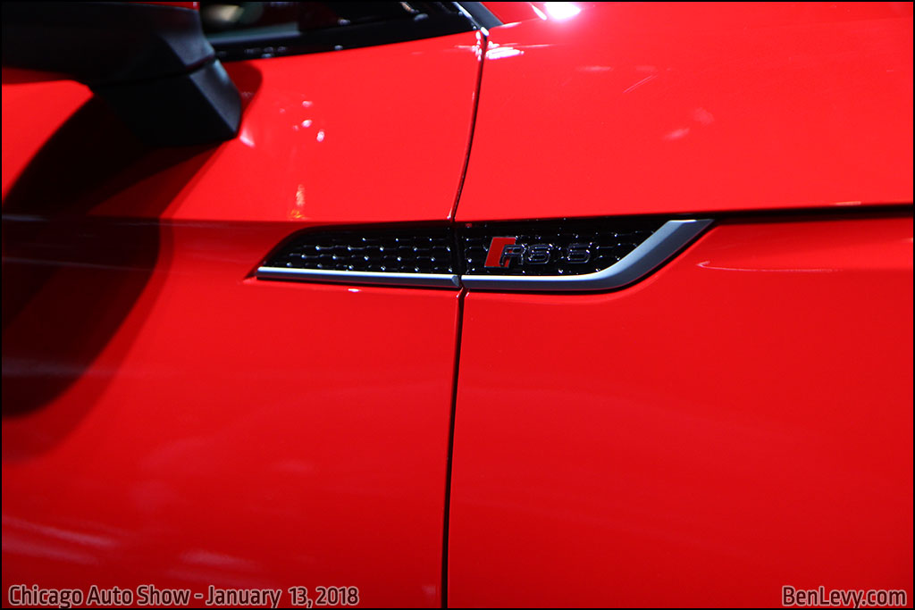 Fender vent on Red Audi RS5