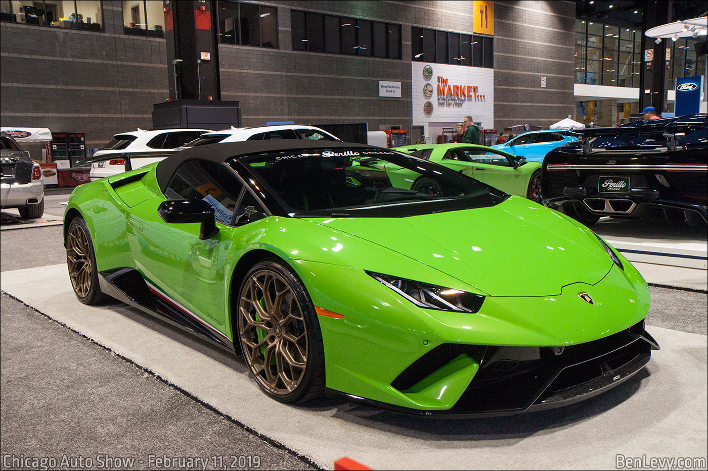 Green Lamborghini Huracan Performante