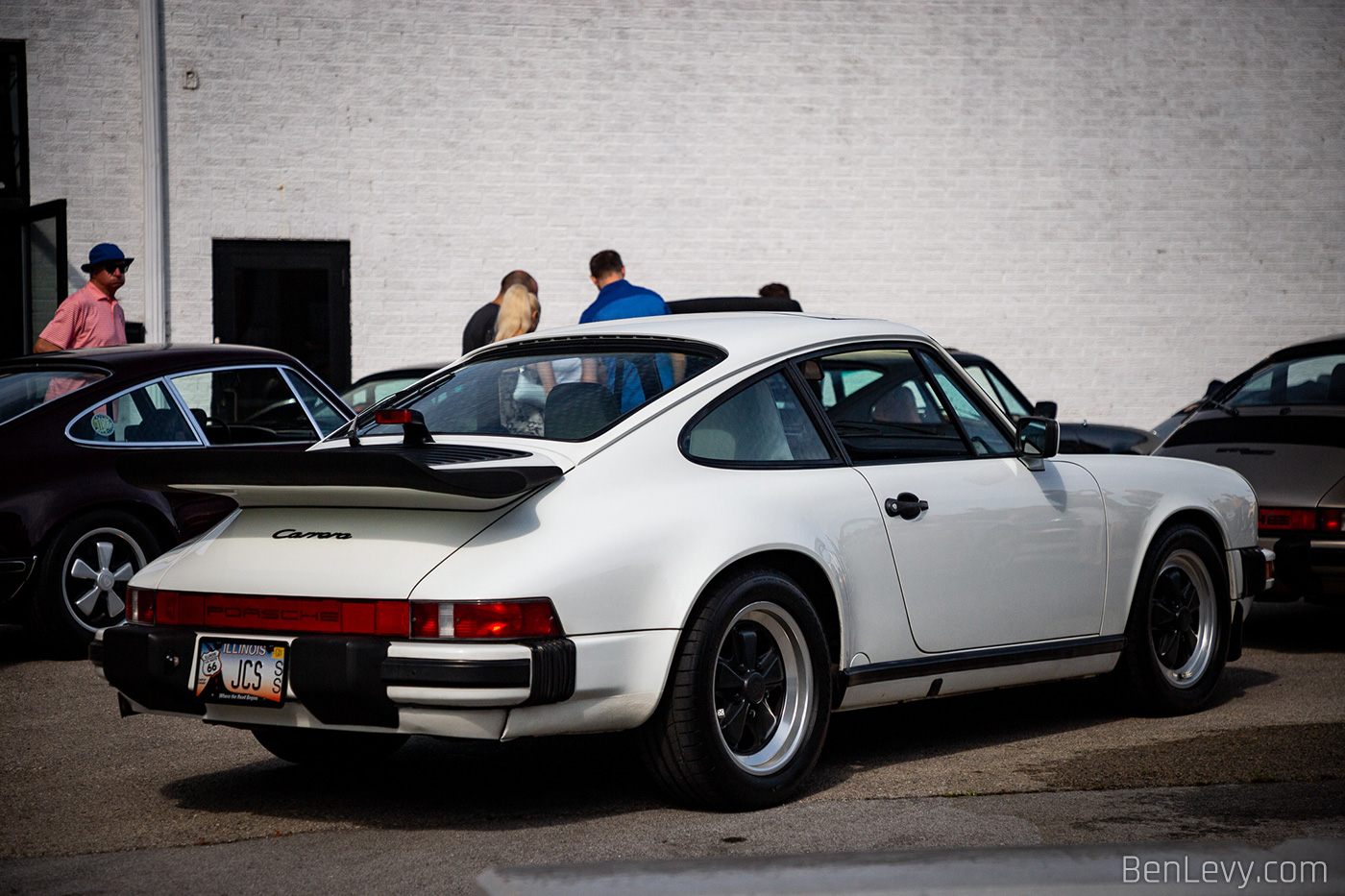 White Porsche 911 Carrera