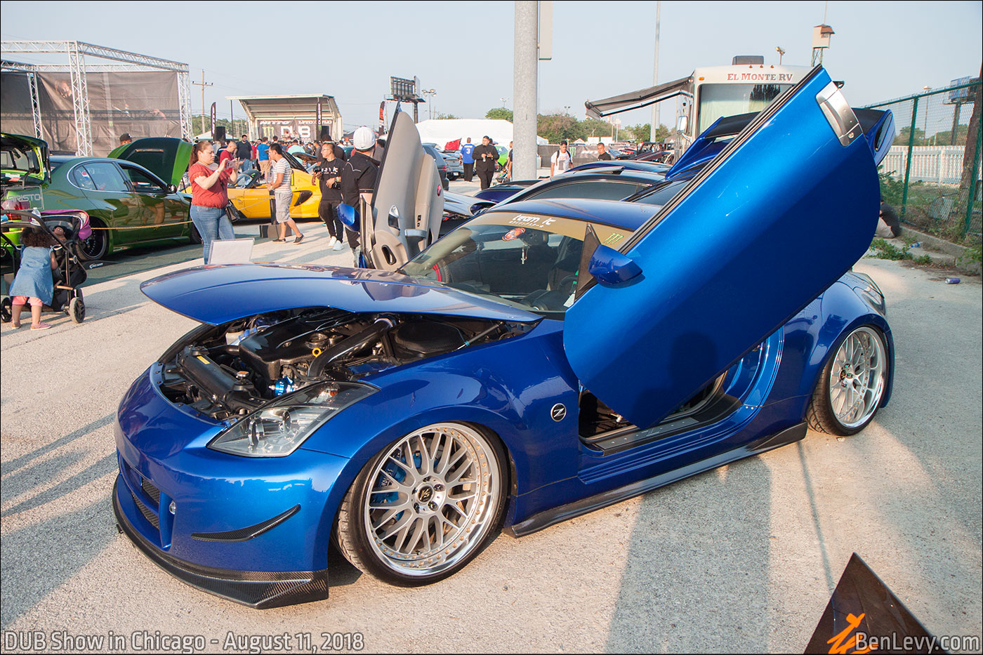 Blue Nissan 350Z