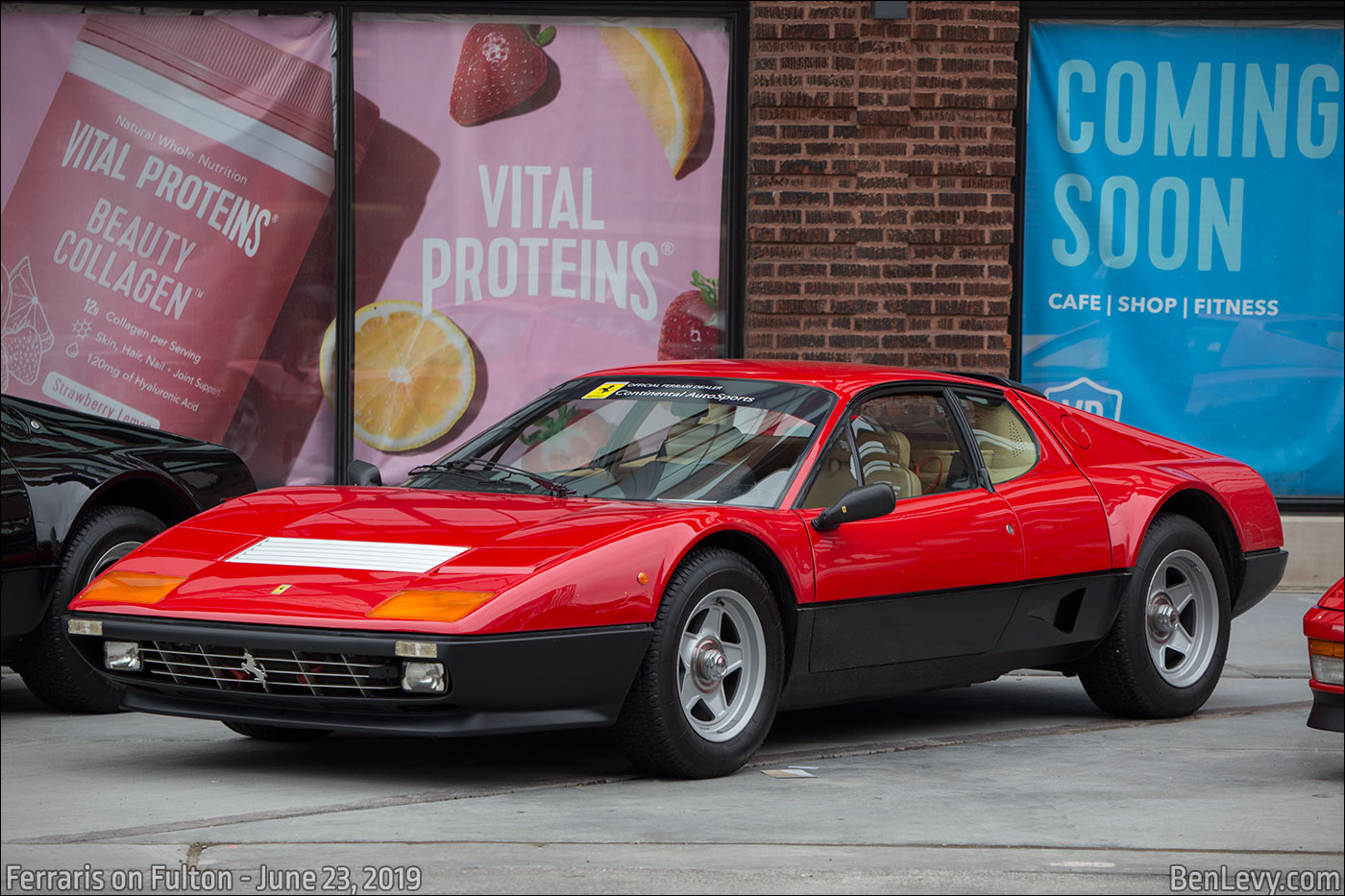 Red Ferrari 512 BBi