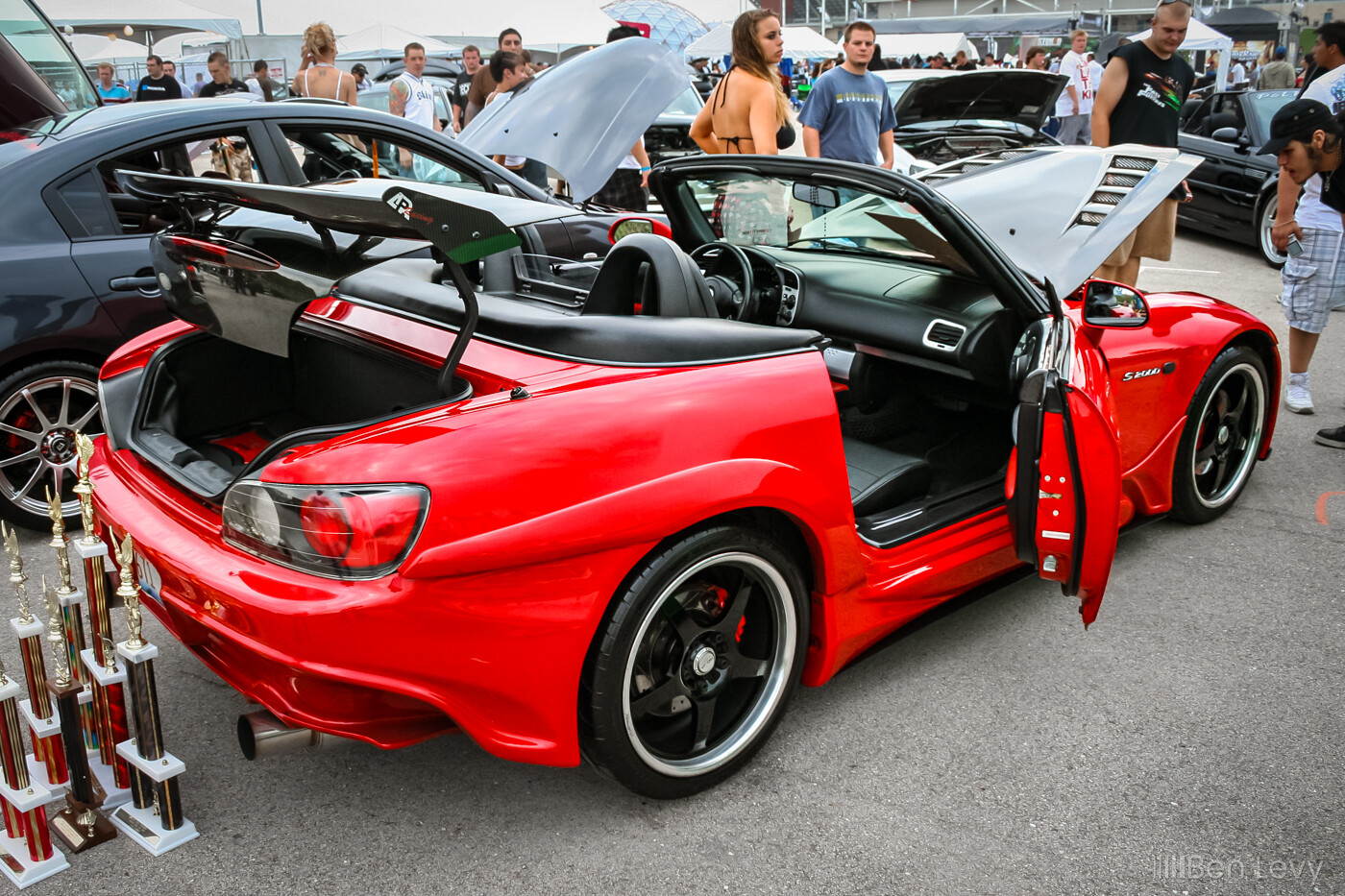 Red Honda S2000 with Trunklid Mod