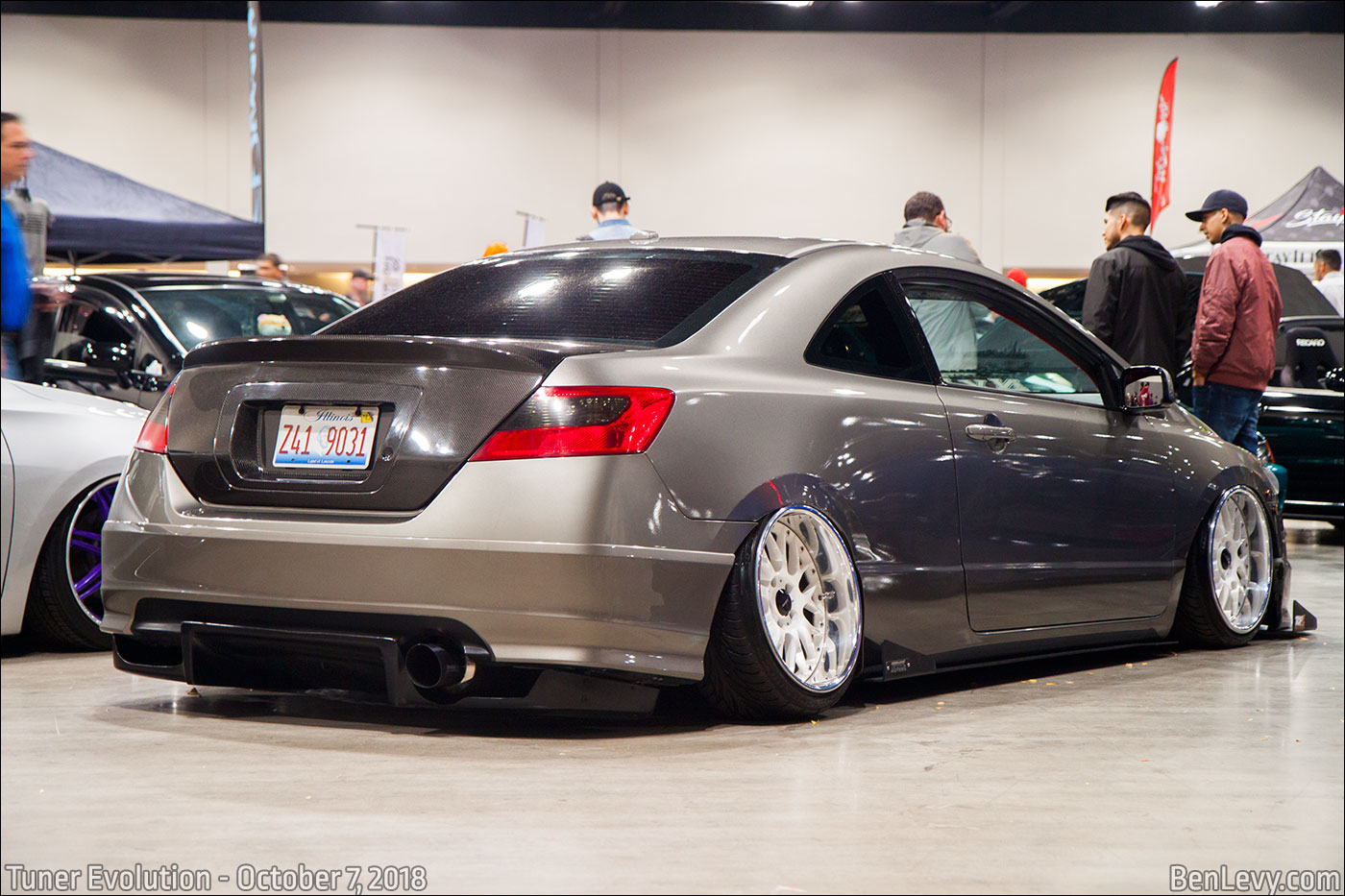 Civic coupe with carbon fiber trunklid
