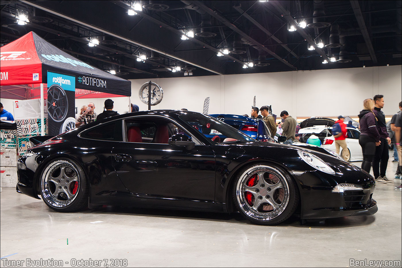 Black Porsche 911 Carrera