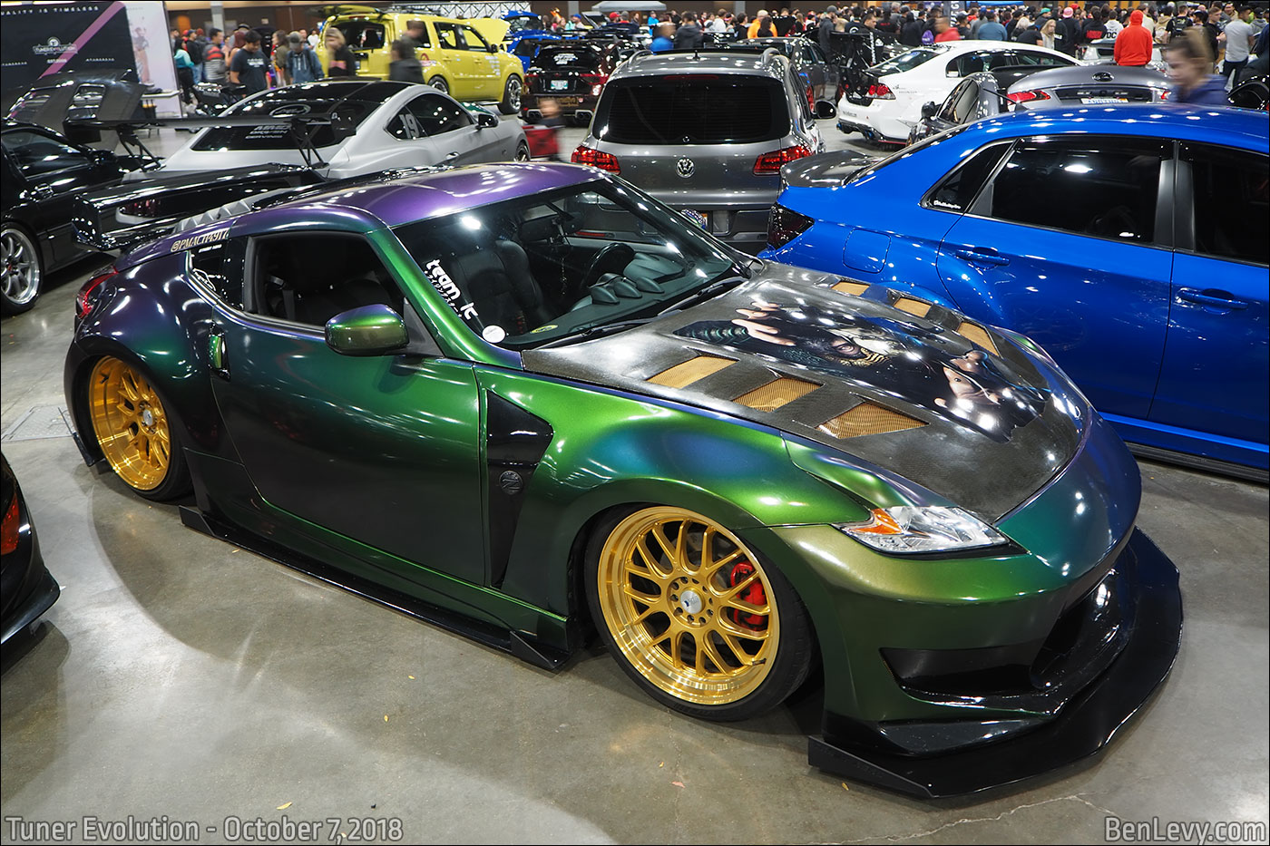 Nissan 370Z with color shifting paint