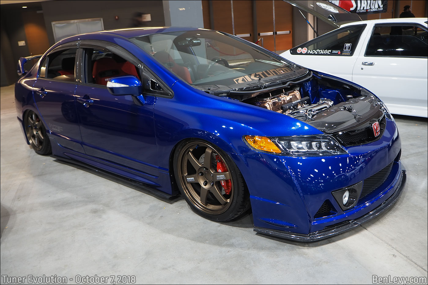 Blue Honda Civic Si sedan