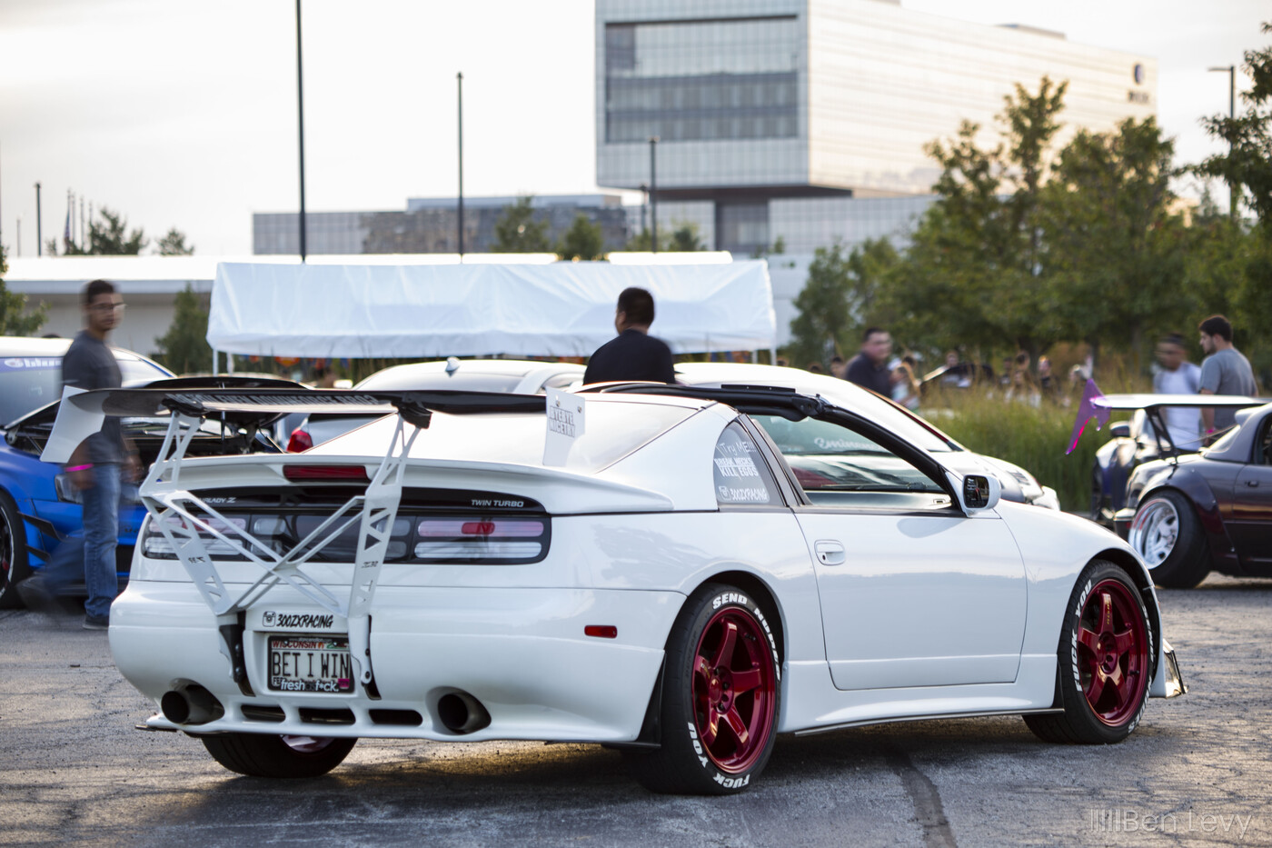 Big Wing on White Nissan 300ZX Turbo