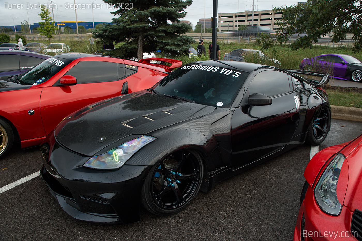 Black Nissan 350Z with CD Fenders and Hood